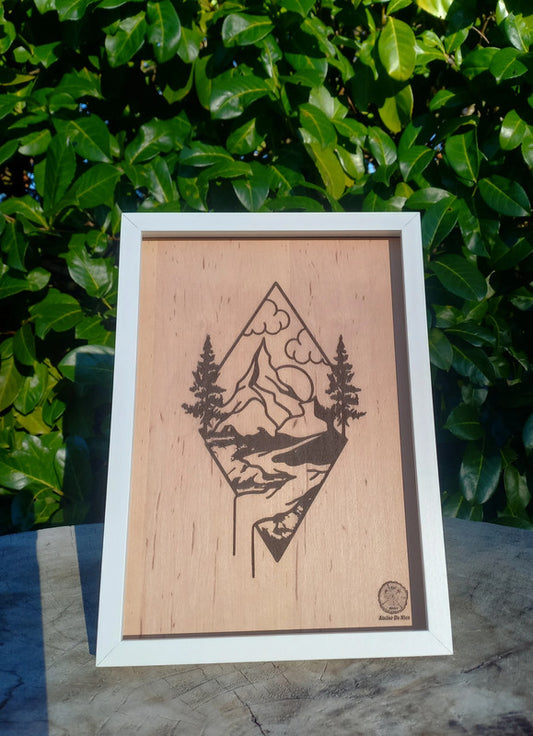 Cadre gravé sur bois, montagne, blanc