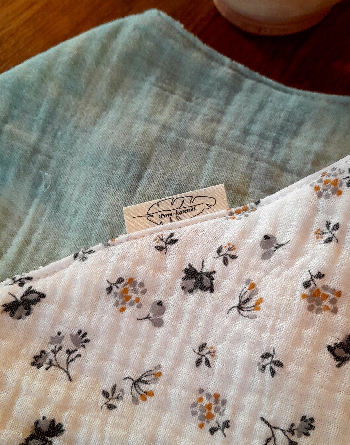 Lot de 3 bavoirs "bandana" à partir de 6 mois